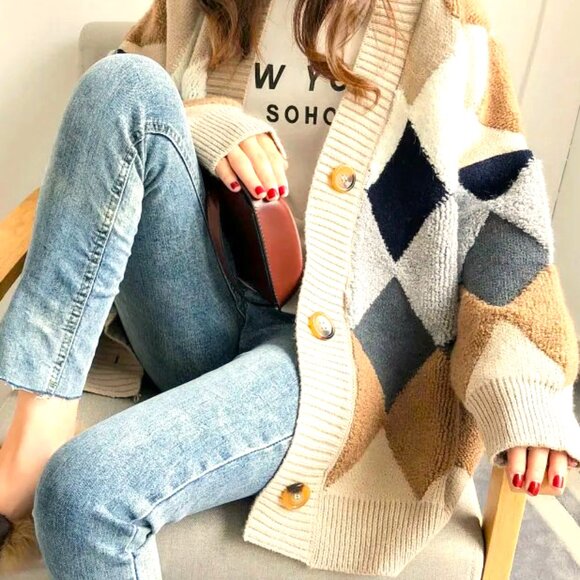 OVERSIZED ARGYLE PRINT IN CREAM, TAN, NAVY, BROWN & GREY TORTOiSE BUTTON CARDI - Picture 2 of 5